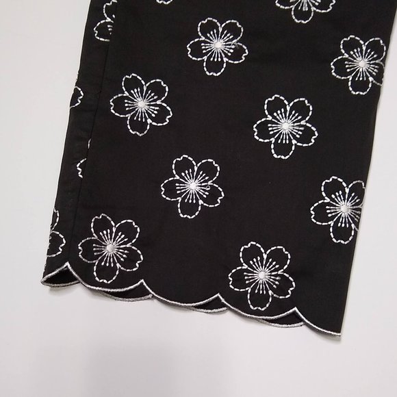 Tori Richard Black Capris Pants Size 12 Embroidered Flower Crop High Rise - Picture 3 of 8